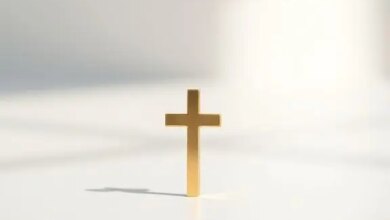 Kleines Goldkreuz: vollständiger Leitfaden 2026 42 petite croix en or